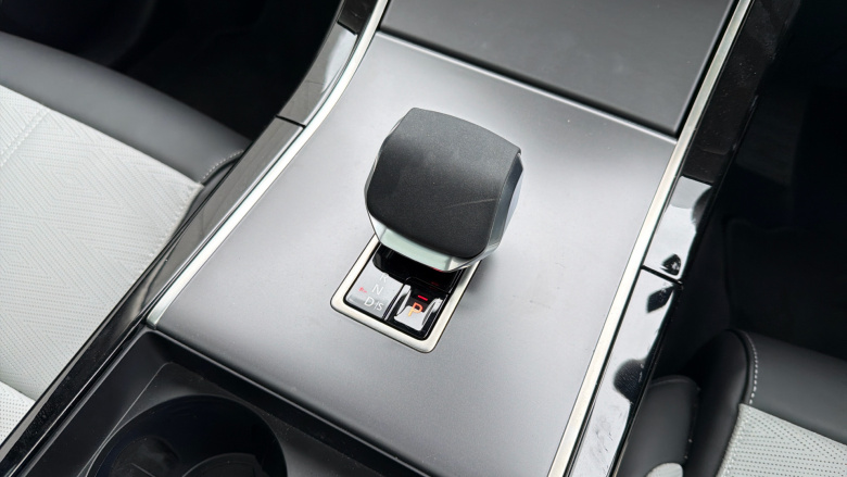 Land Rover Range Rover Velar 3.0 D300 MHEV Dynamic HSE 5dr Auto Diesel Estate